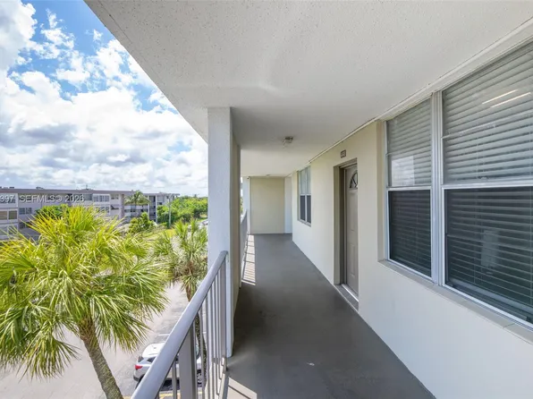 2999 NW 48th Ave APT 448, Lauderdale Lakes, FL 33313