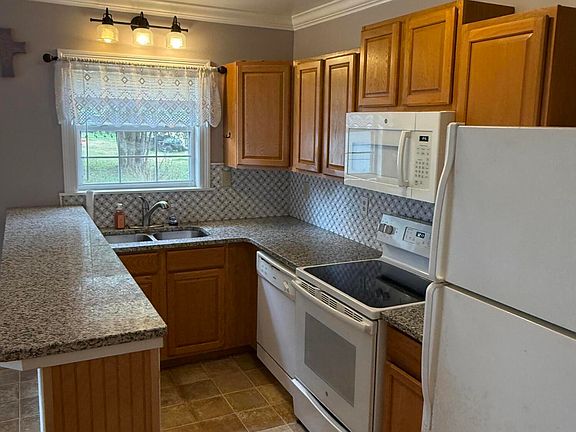 3rd image of 1002 Elm St