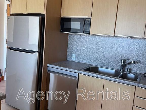 5th image of 801 King St APT 3406