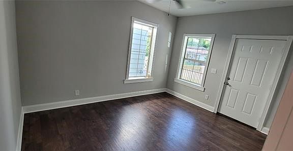 2nd image of 912 Lyon Ave