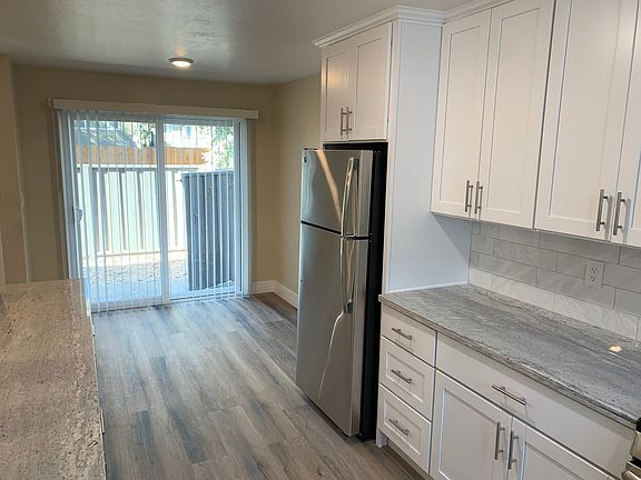 5th image of 2280 Latham St #4