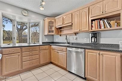 5th image of 219 Tantallon Dr