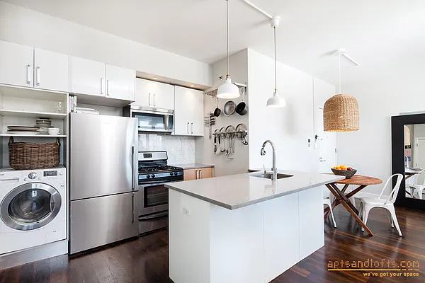 Sold by aptsandlofts.com | media 27