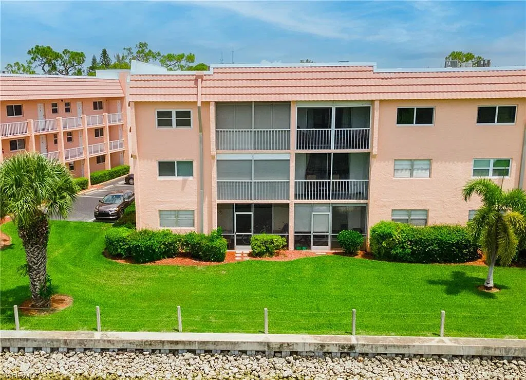 2 bed, 2.0 bath, 842 sqft, $3,750 — Photo 3