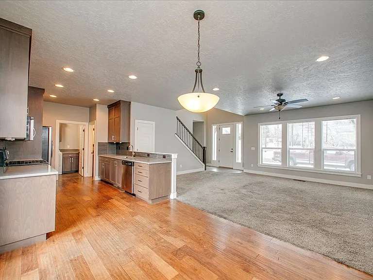 3313 Dewey St — Photo 8