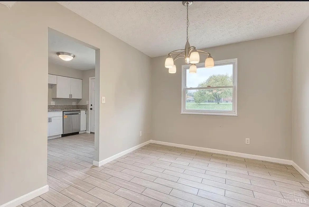 4 bed, 1625 sqft, $2,500 — Photo 4