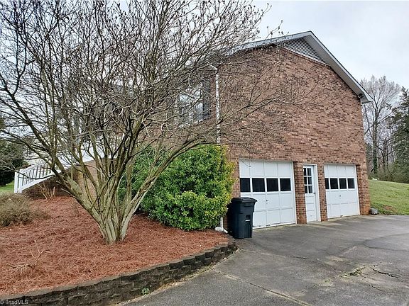 4th image of 3060 Cedar Creek Dr