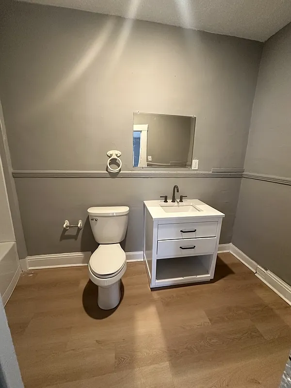 2 bed, 1.0 bath, 928 sqft, $995 — Photo 2