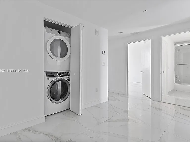 16385 Biscayne Blvd #717 — Photo 6
