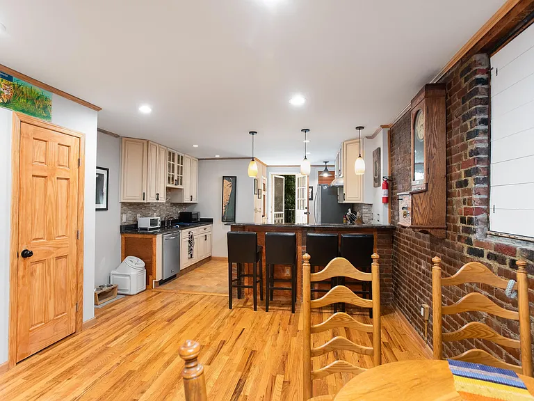 222 Willow Ave #2A — Photo 5