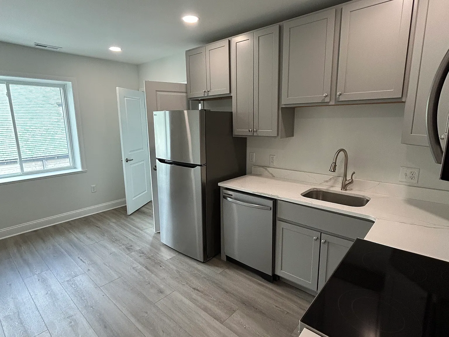 1 bed, $1,200 — Photo 2