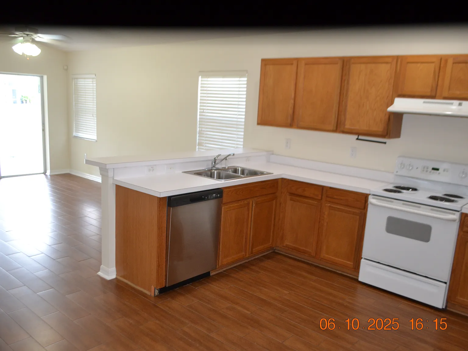 3 bed, 1373 sqft, $1,895 — Photo 4