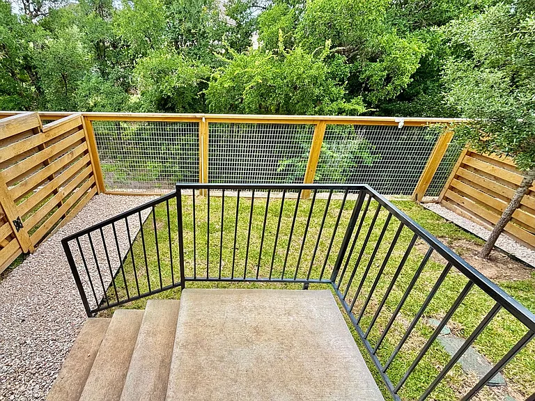 13709 Giovannis Gdn — Photo 23