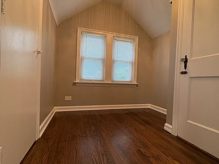 6717 N Oxford Ave #2 — Photo 8