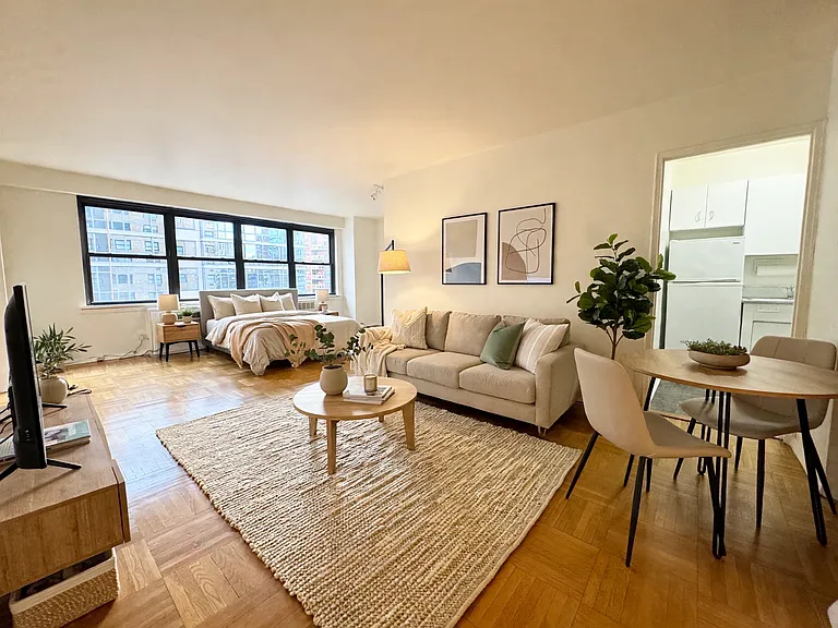 399 E 72nd St #12C — Photo 2
