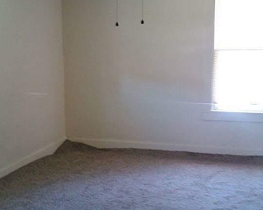 1st Floor Master Bedroom