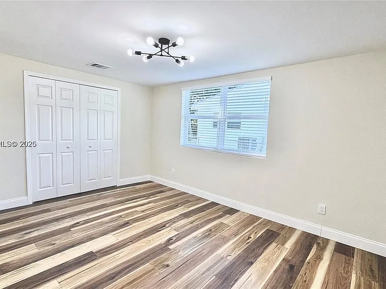 124 Harvard Rd — Photo 5