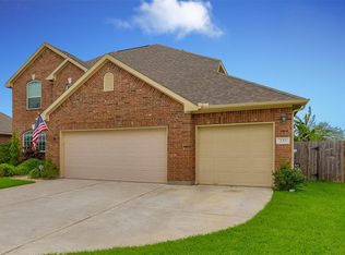 233 Harbor Bend Ln, Dickinson, TX 77539
