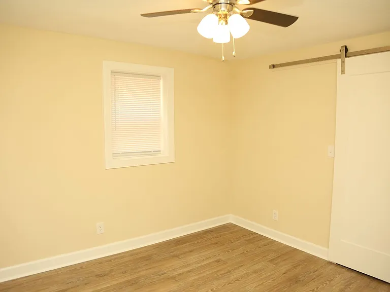 324 Caroline Ave — Photo 7