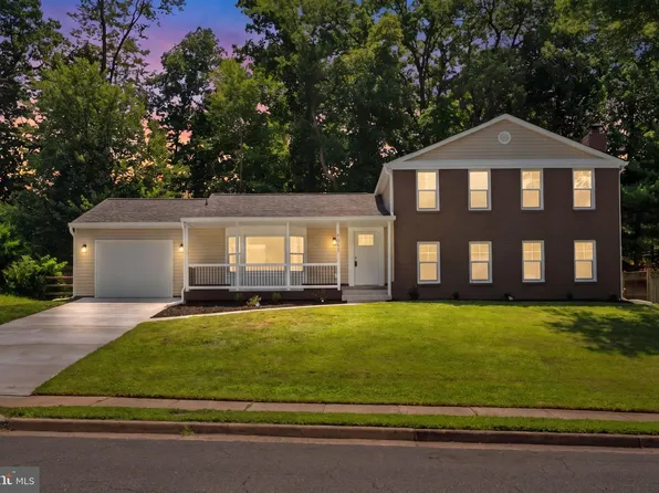 1216 Bradfield Dr SW, Leesburg, VA 20175