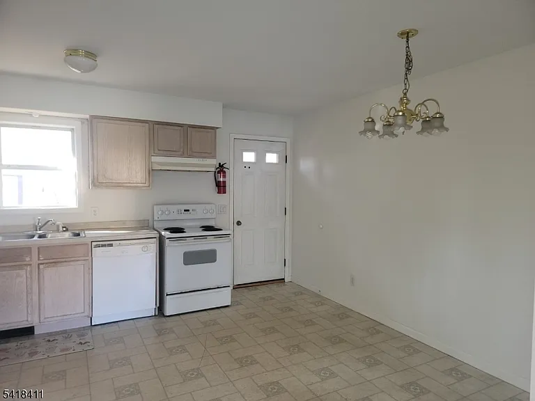 309 Wagon Wheel Rd #B — Photo 5
