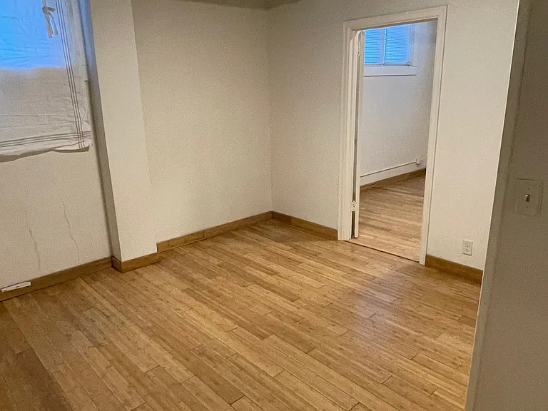 2338 Marshall Apartments — Photo 22