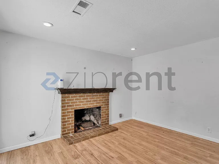175 Mills Ln — Photo 3