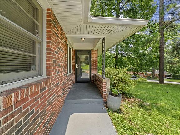 3rd image of 2493 Springdale Rd SW