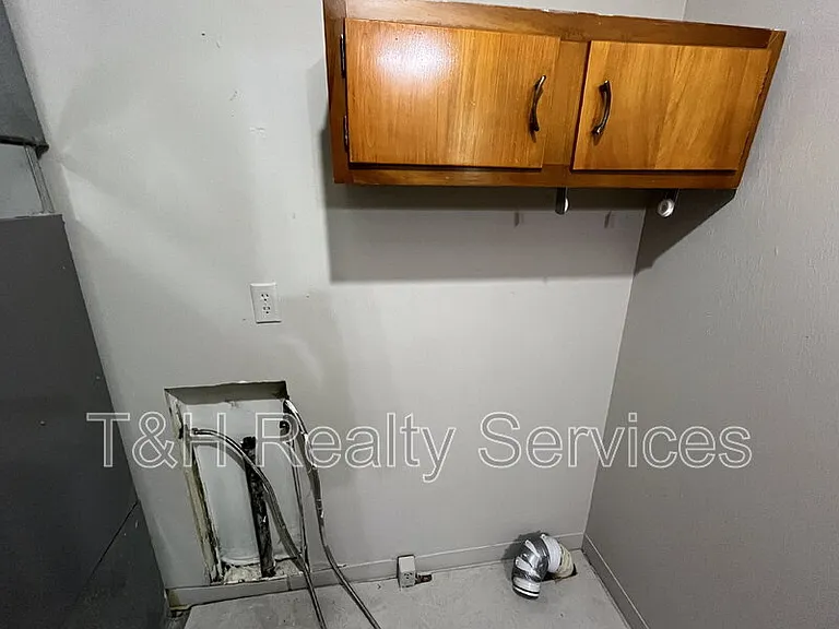 2301 W Murden St — Photo 15