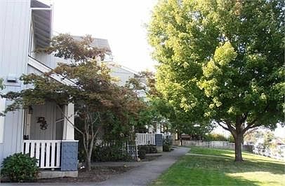 2nd image of 2534 Siskiyou Blvd