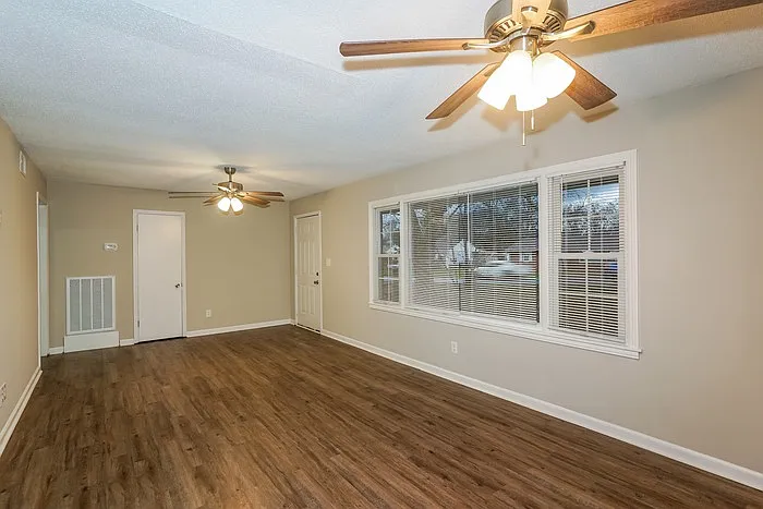 3 bed, 1.5 bath, 1482 sqft, $1,345 — Photo 3