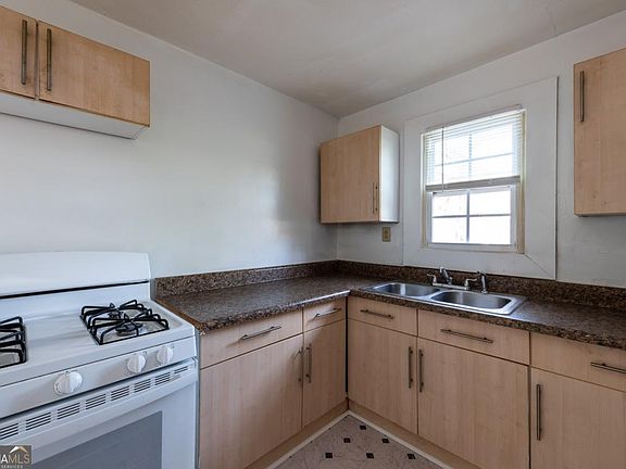 2nd image of 1801 Oakmont Dr NW