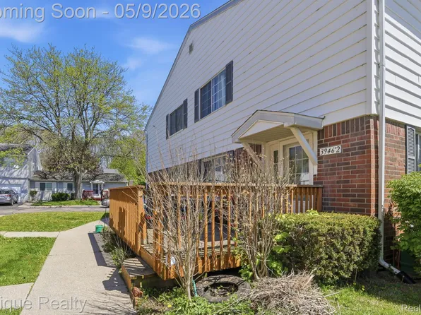 3946 Hunters Ridge Dr, Lansing, MI 48911