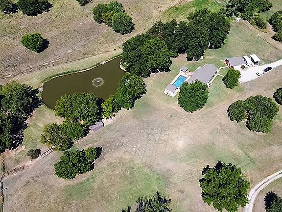 2nd image of 1212 Valley Cir