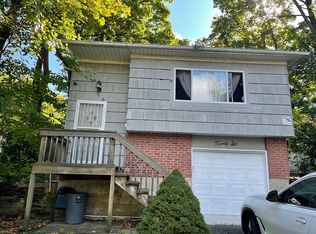 26 Van Nostrand Ave, Great Neck, NY 11024