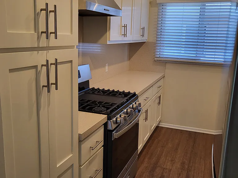 10424 Tabor St — Photo 4