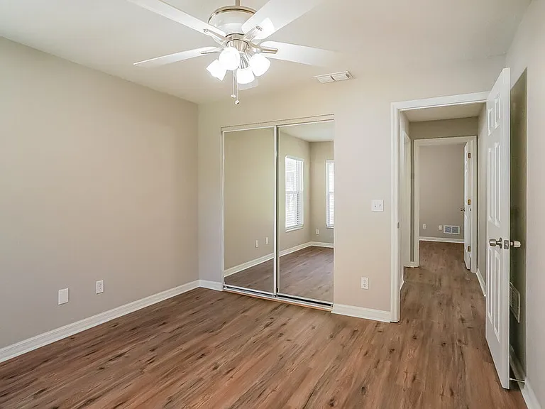 35221 W Griffin Dr — Photo 13