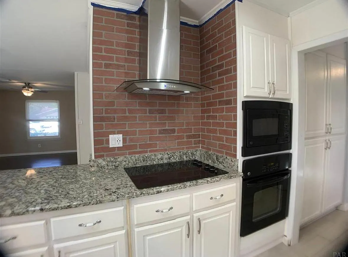 5072 Shoshone Dr — Photo 2