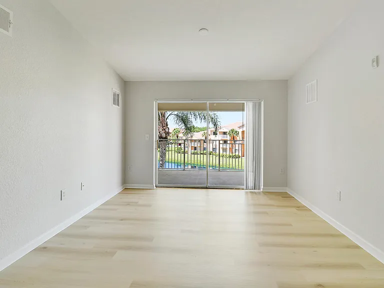 121 SW Palm Dr #306 — Photo 36