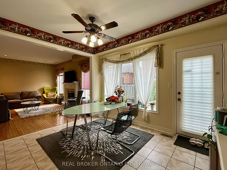 59 Palisade Cres — Photo 3
