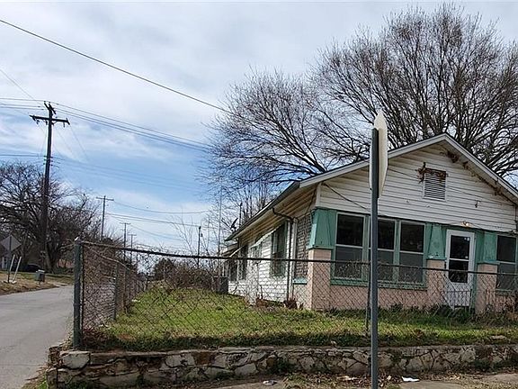 2nd image of 140 S Oak Ave
