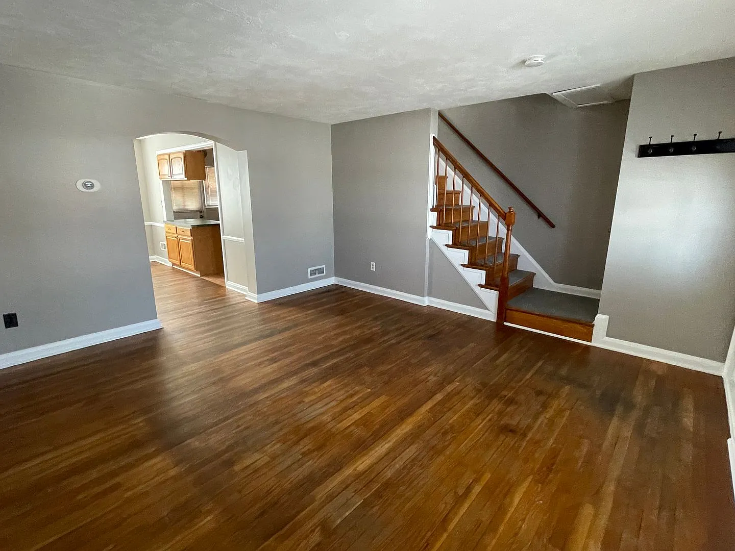 3-Bedroom, 2-Bathroom Eastwood Rental — Photo 4