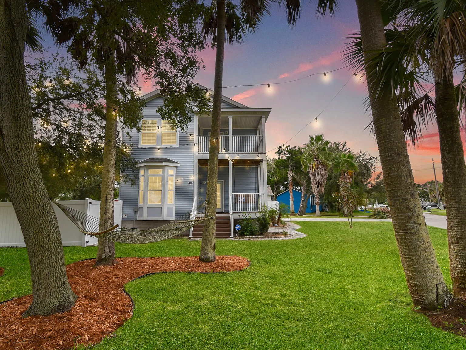 3 bed, 2.5 bath, 2128 sqft, $3,700 — Photo 2