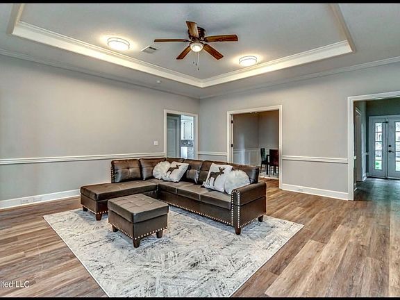 5th image of 206 Comstock Ln