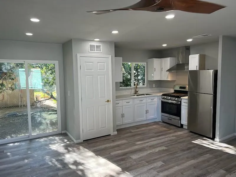 2 bed, 750 sqft, $2,900 — Photo 3