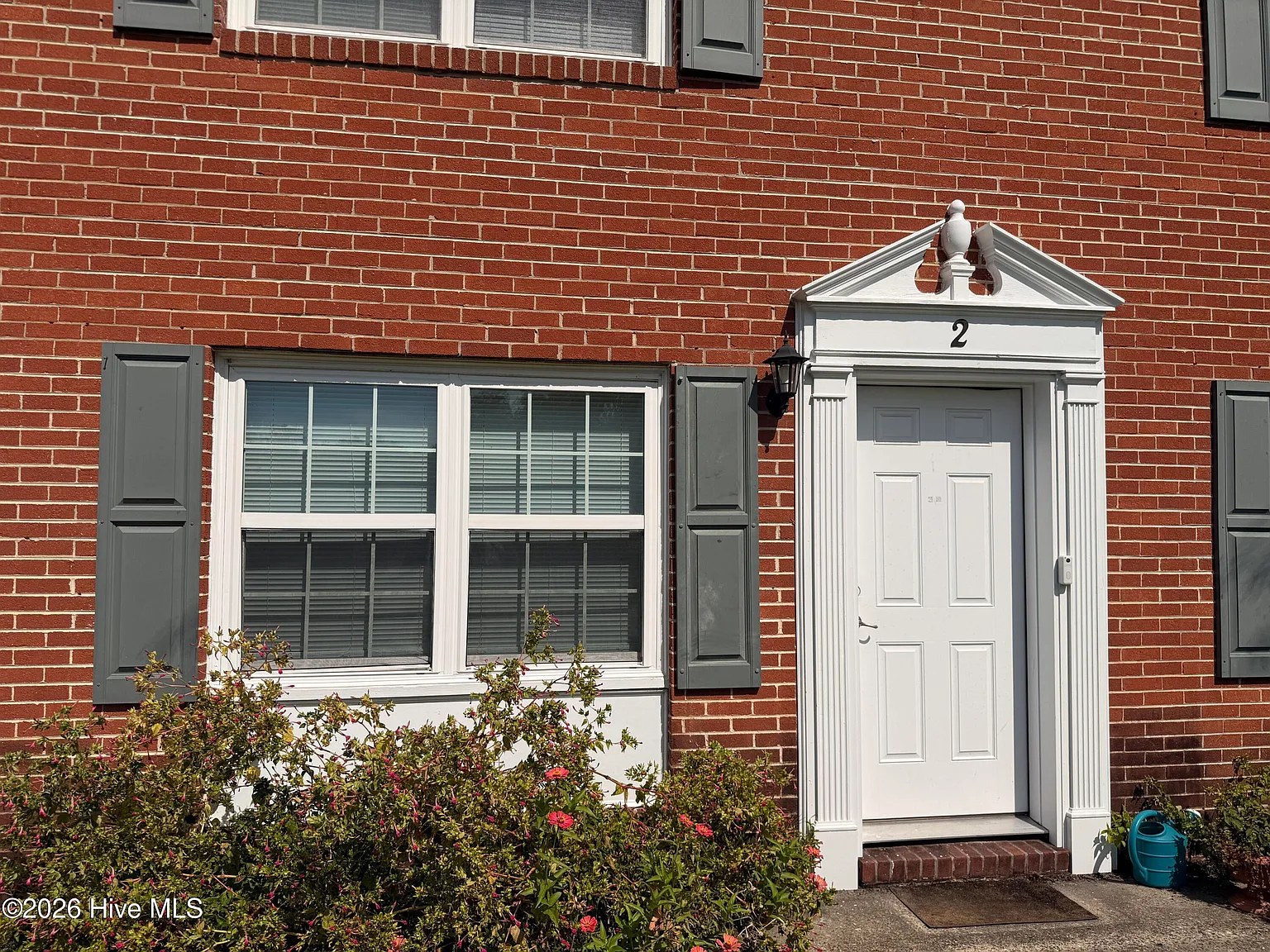 2 bed, 1.0 bath, 800 sqft, $1,100 — Photo 1