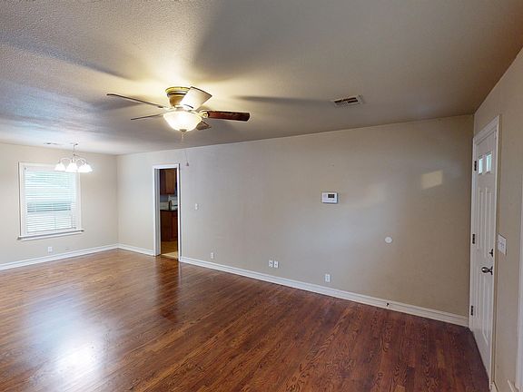 4th image of 1010 E Jackson Ave N