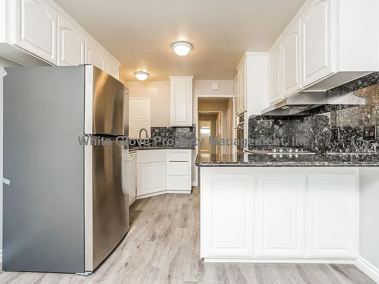 2623 Balfour Ave — Photo 6