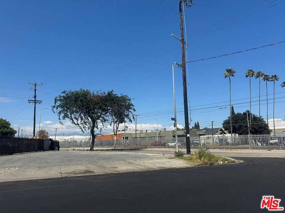 2nd image of 2131 Long Beach Ave