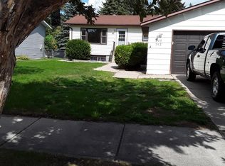 310 N 49th St, Grand Forks, ND 58203